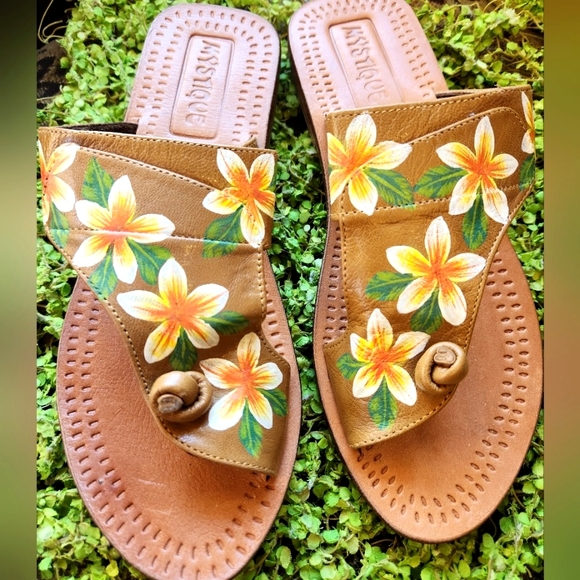 Anthropologie Shoes - MYSTIQUE Handpainted Festive Flowers Anthro Toe Ring Slip On Leather Sandals 6